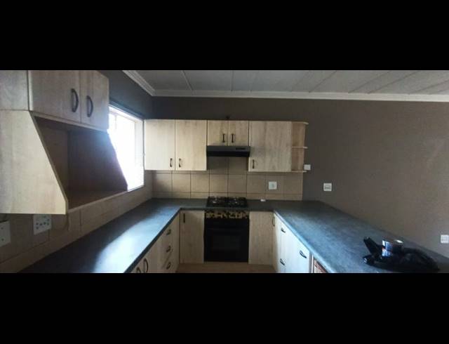 3 BEDROOM PROPERTY TO RENT IN RANGEVIEW